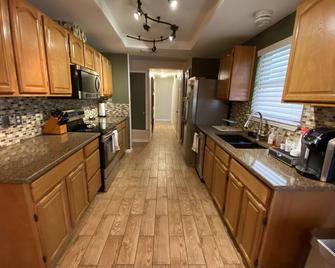 Mcallister Park Family Ranch House - San Antonio - Kitchen