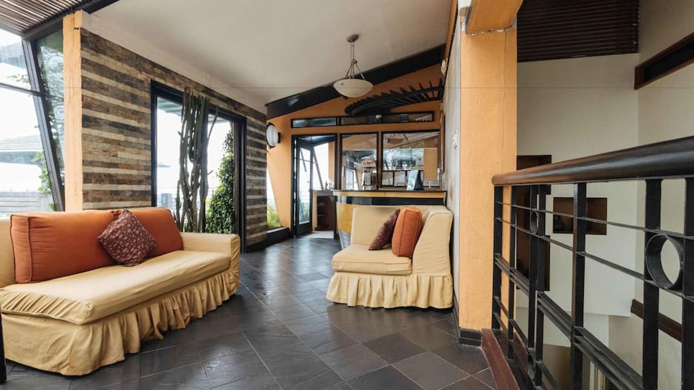 RedDoorz Plus at The Ridge Tagaytay