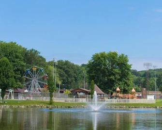 The Premier Destination in New Philadelphia - Deerwood Cabin - 5 Bedrooms - New Philadelphia - Outdoors view