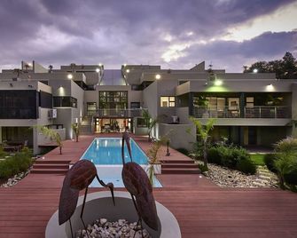Dynasty Forest Sandown Self Catering Hotel - Sandton - Pool