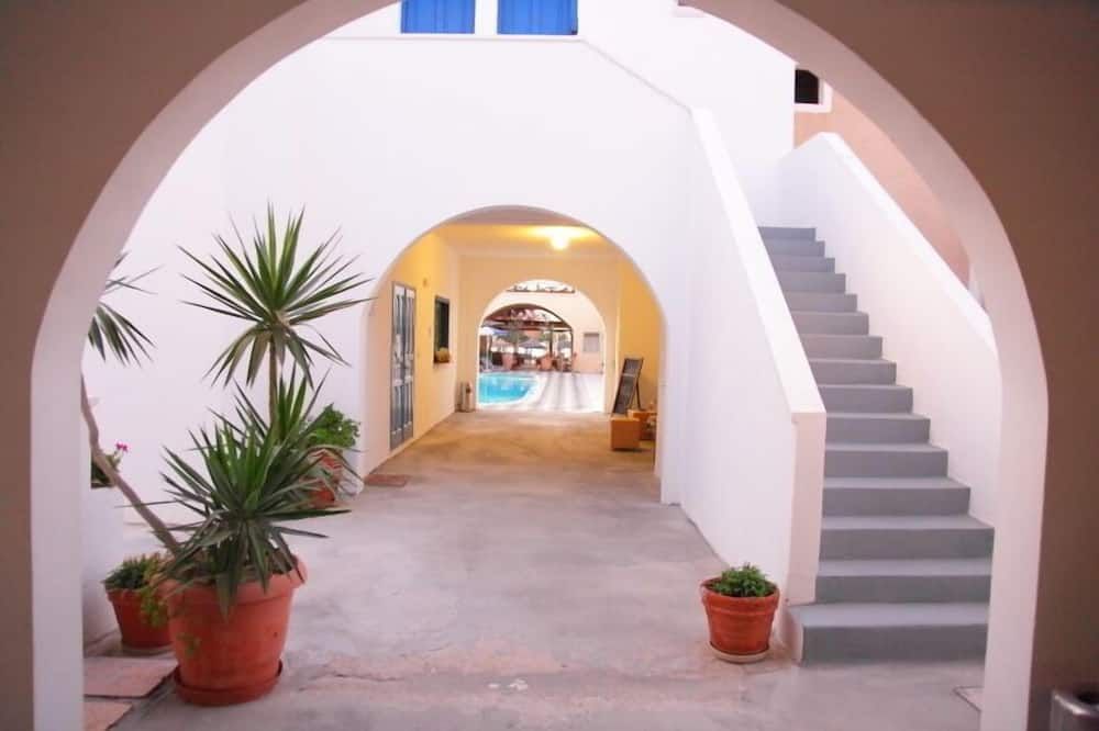 Levante Beach Hotel - קאמארי