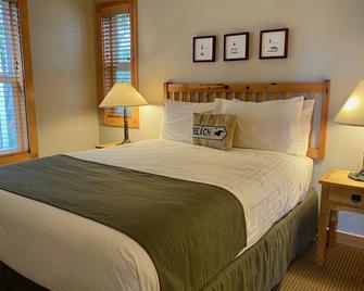 Lighthouse Inn - Cannon Beach - Bedroom