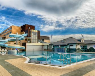 Hotel Aquacity Mountain View - Deutschendorf - Pool