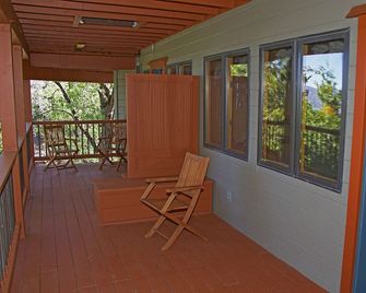 Inside Yosemite Gates! Lodgepole Room, Minutes From Valley. Rents Jan-April only - Yosemite West - Balcony