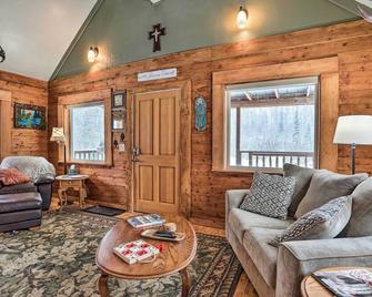 Snowshoe Cabin with Gas Grill Fish and Hike! - Big Lake - Living room