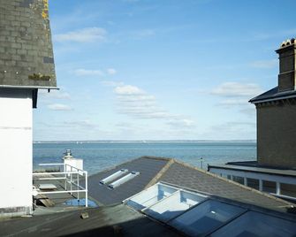 New Holmwood Hotel - Cowes