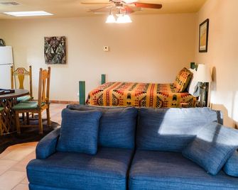 Private Cozy Casita @ La Hacienda Chuparosa - Tanque Verde - Sala de estar