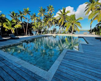 Private Fijian Island. Concrete and Glass Modern Home. Come surf, sun and play - 야사와 섬 - 수영장