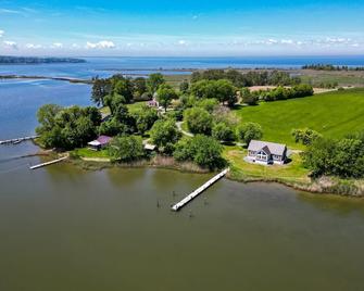 Overton Farm Cottage - Rock Hall - Outdoor view