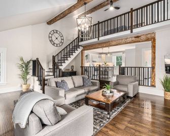 -Quiet Mountainview Retreat with Private Pool - Collingwood - Living room