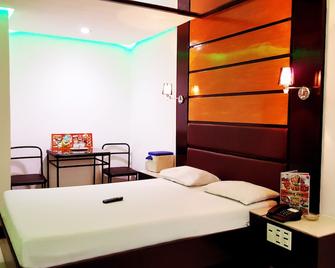Halina Drive-Inn Hotel - Manila - Habitación