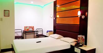Halina Drive Inn Hotel - Pasay - Manila - Bedroom