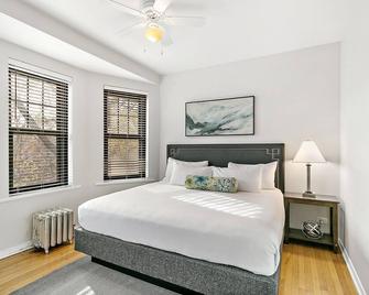 Beautiful 1BR Brick Home in Historic Hyde Park - Chicago - Bedroom