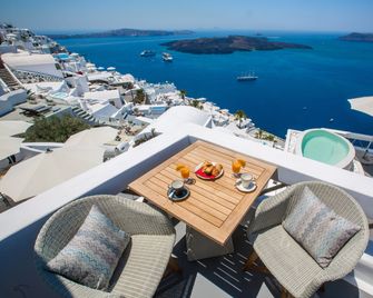 Chic Hotel Santorini - Thera - Balkon