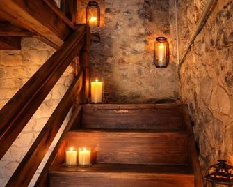Fintoz Butika - Karaburun - Stairs