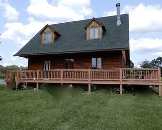Unique Log Style Cozy Ski Chalet - Walking Distance To Town - Pets Welcome - Ellicottville - Bâtiment