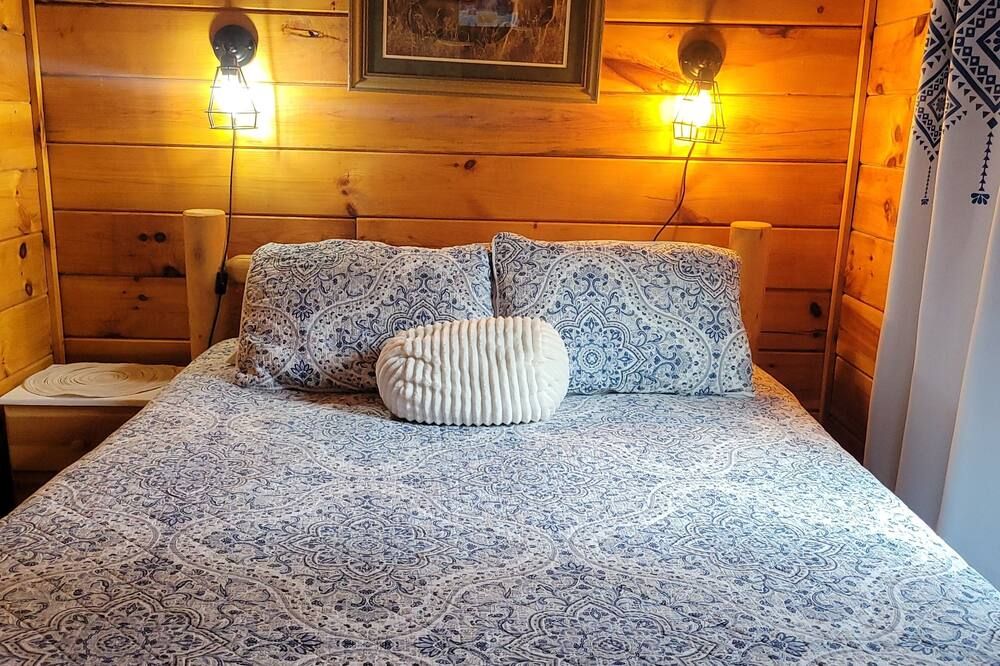 Modern cabin, large interior space, sleeps 6. - Sebec - Habitación
