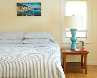 Spacious lakefront cottage and guesthouse with all the comforts of home - Rindge - Habitación