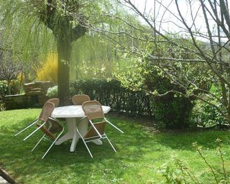 Les Petunias - Vic-sur-Cère - Patio