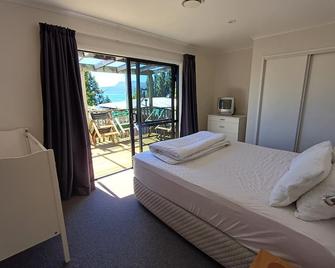Fisherman's Retreat on Lake Tarawera - Rotorua - Bedroom