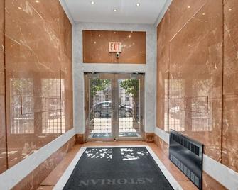 Cozy Condo Studio in charming Astoria with AC, 1 GB WiFi - Queens - Hallway