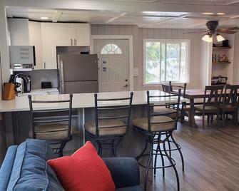 The Big House at Somo View Resort - Tomahawk - Kitchen
