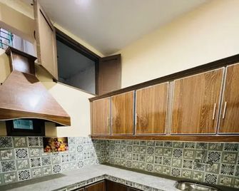Chandi Hotel and Apartments - Peshawar - Cocina