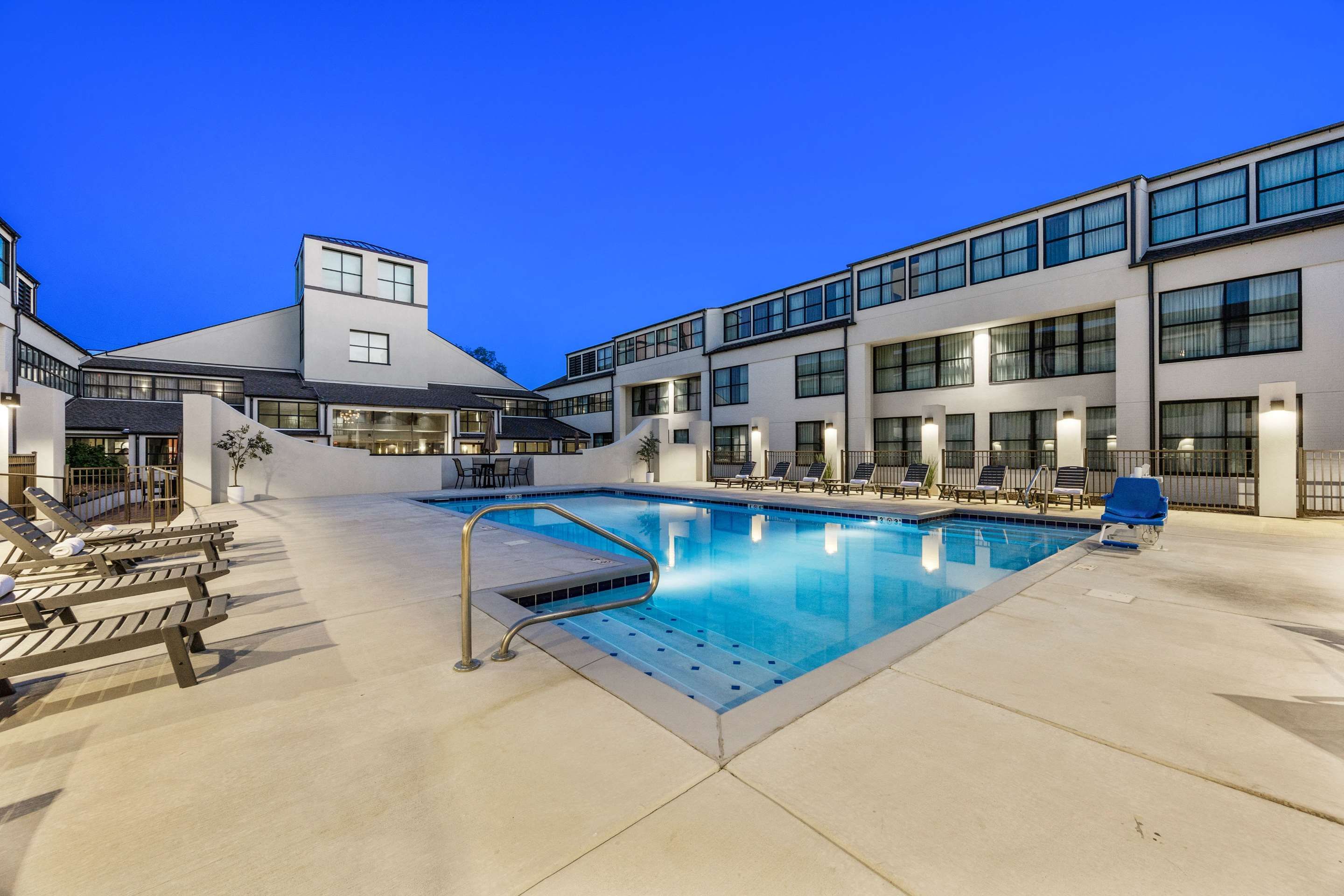 DoubleTree Suites by Hilton Huntsville South - האנטסוויל - בריכה