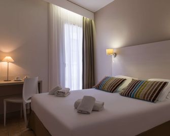 Interhotel Cassitel - Cassis - Yatak Odası