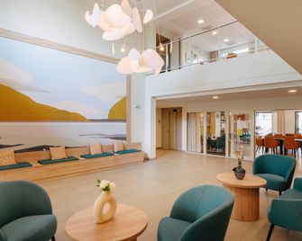 Quality Suites Ploërmel - Ploërmel - Salónek