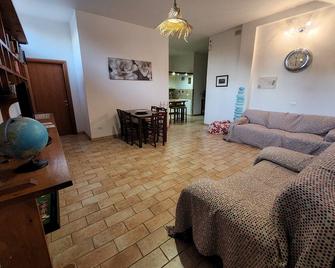 La casina sul pepe rosa - Cerveteri - Sala de estar