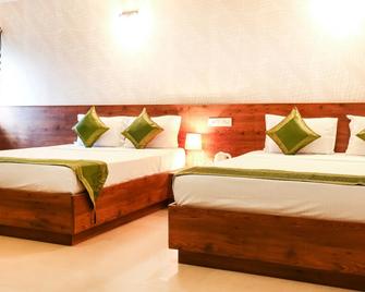 Treebo Comforts Inn, University Road Deralakatte - Ullal - Bedroom