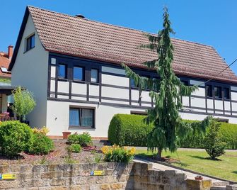 Apartment 'Sängerhöhe' with Private Terrace & Wi-Fi - Struppen - Gebouw