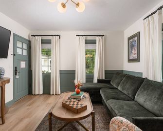 Petit Soleil - Bed, Breakfast and Bar - סן לואיס אוביספו - סלון