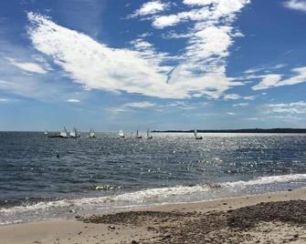Mariner's Point Resort - Falmouth - Beach