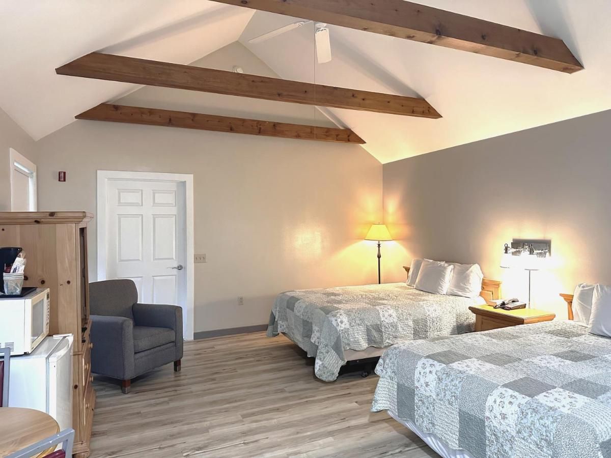 Spruce Lane Lodge And Cottages