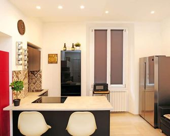 Filzi Apartment - Milan - Front desk