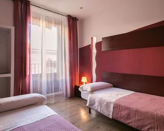Hostal Abaaly - Madrid - Habitació