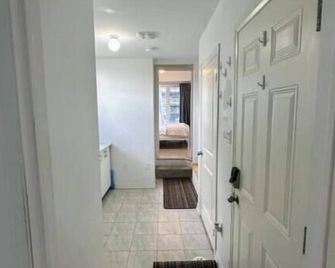 Cozy 1Br Basement Apt - New Downtown Bowmanville - Bowmanville - Hallway