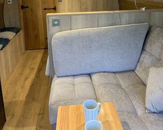 Cosy Escape Heated Luxury pod and hot tub - Sheerness