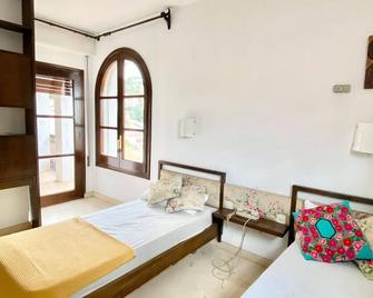 Medieval tower & villa by the sea - Caldes d'Estrac - Bedroom