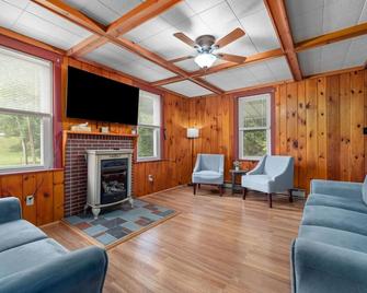 Entire House within Campground - Mifflinburg - Sala de estar