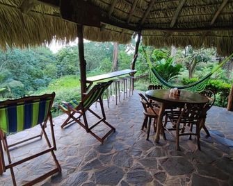 Eco-Lodge El Porvenir. - Santa Cruz - Patio