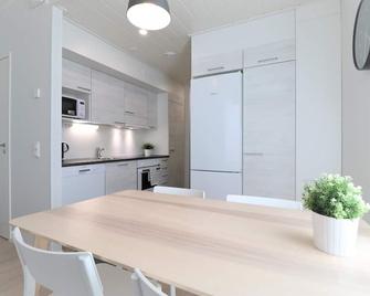 Forenom Serviced Apartments Kirkkonummi - Helsinki - Phòng bếp
