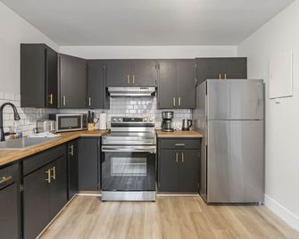 2 Bedroom Apartment In Exeter - Bo's Bnbs Unit 3 - Exeter - Kitchen