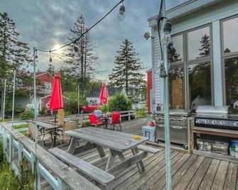 Open Hearth Inn - Trenton - Patio
