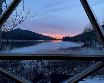 Luxury Dome with Hot Tub for Relaxing Glamping Escapes to Flatlands, New Brunswick - Matapédia