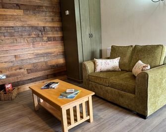 The Hugo Stable- Cozy get away - Soberton - Huiskamer