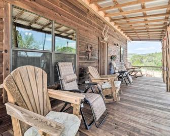 2 Rustic Cabins with Porches on Remote Ranch! - Sabinal - Patio