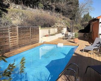 Tuscan-inspired villa in the Cévennes with terraces, pool garden and gîte - Molieres-sur-Ceze - Piscina